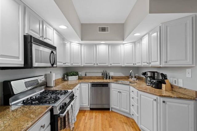 1450 W Webster Avenue 2, Chicago, IL 60614