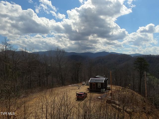 174 Teaberry Road, Roan Mountain, TN 37687