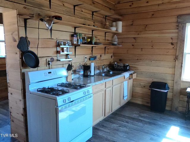174 Teaberry Road, Roan Mountain, TN 37687