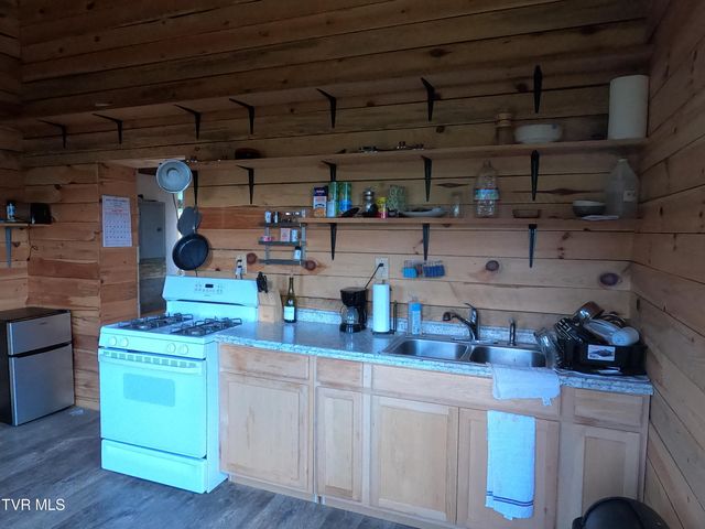 174 Teaberry Road, Roan Mountain, TN 37687