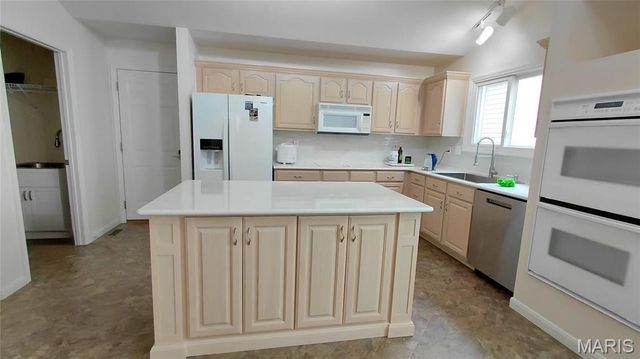 15234 Brightfield Manor Drive, Chesterfield, MO 63017