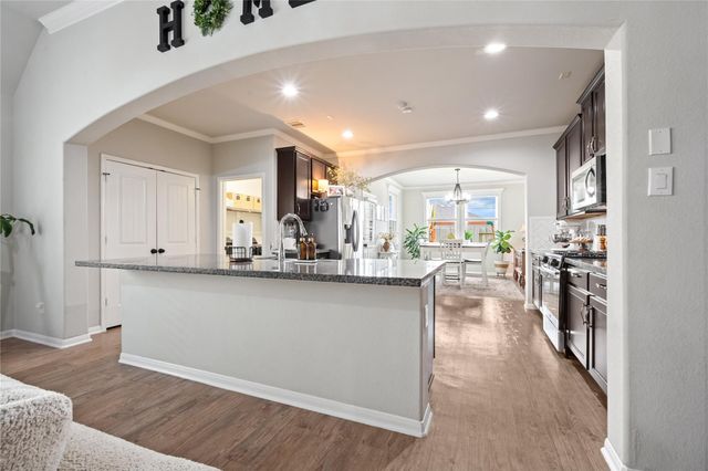 221 Gigi Place, Alvin, TX 77511