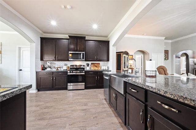 221 Gigi Place, Alvin, TX 77511