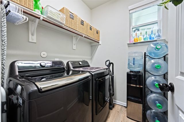 221 Gigi Place, Alvin, TX 77511
