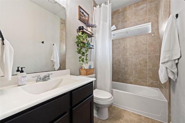 221 Gigi Place, Alvin, TX 77511