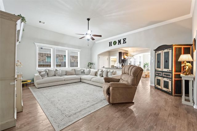 221 Gigi Place, Alvin, TX 77511