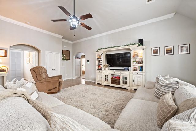 221 Gigi Place, Alvin, TX 77511