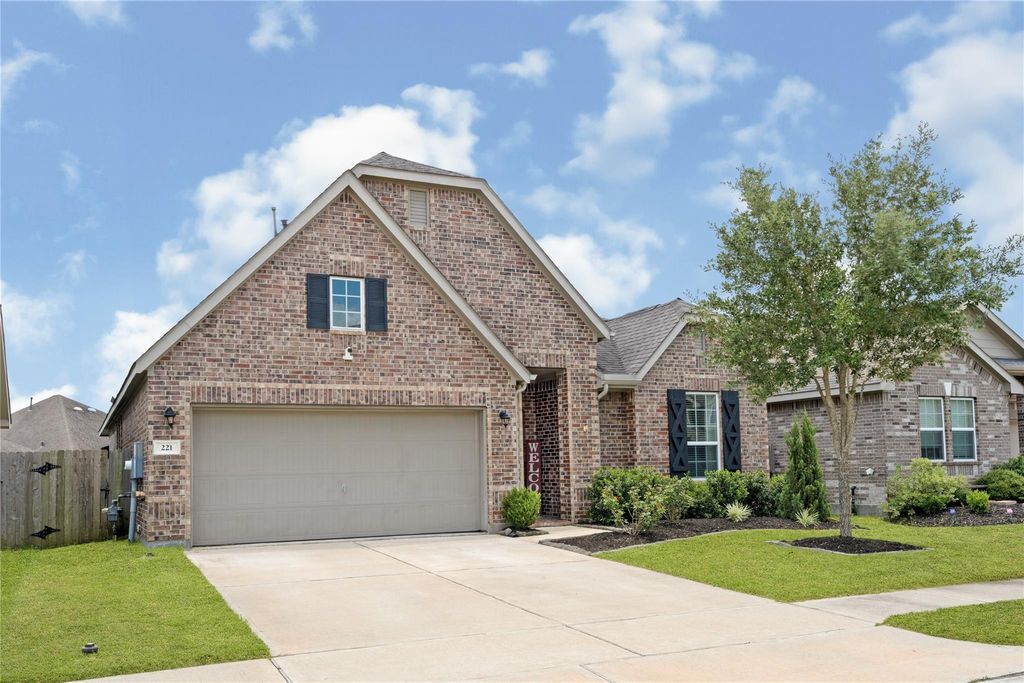 221 Gigi Place, Alvin, TX 77511