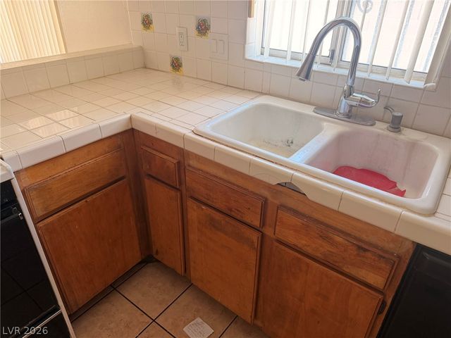 7010 Wedgewood Way, Las Vegas, NV 89147