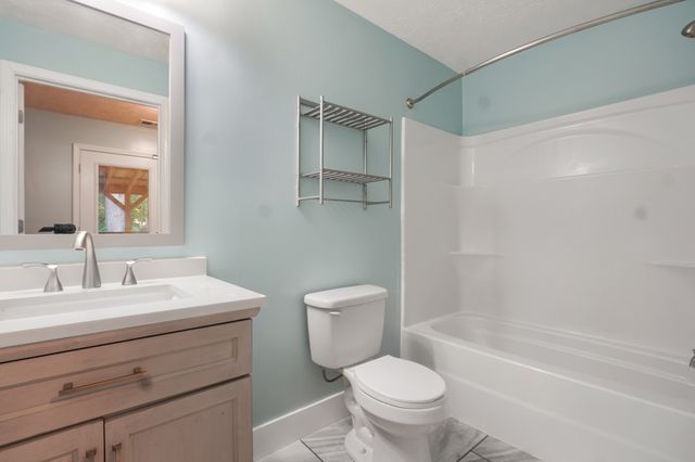 1555 Fairfield Rd, Westmoreland, TN 37186