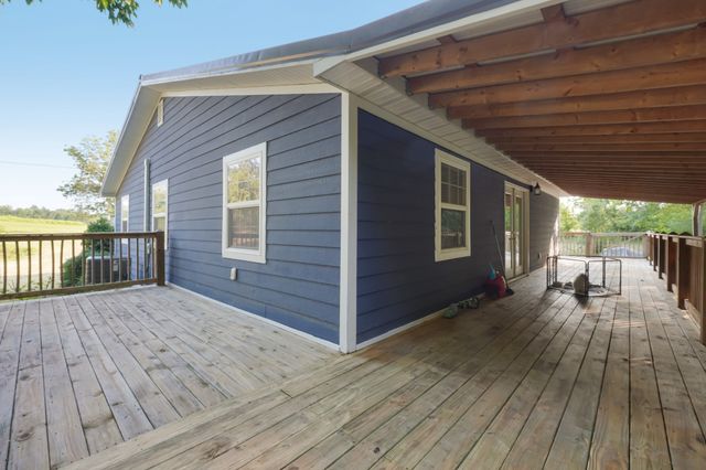 1555 Fairfield Rd, Westmoreland, TN 37186