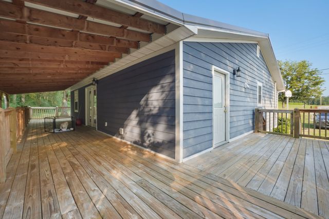 1555 Fairfield Rd, Westmoreland, TN 37186