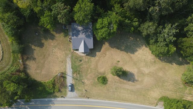 1555 Fairfield Rd, Westmoreland, TN 37186