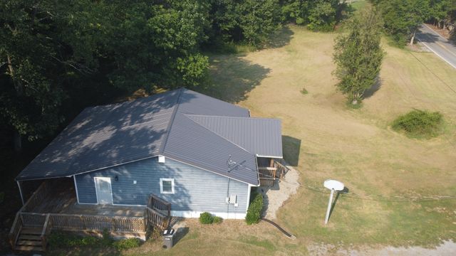1555 Fairfield Rd, Westmoreland, TN 37186