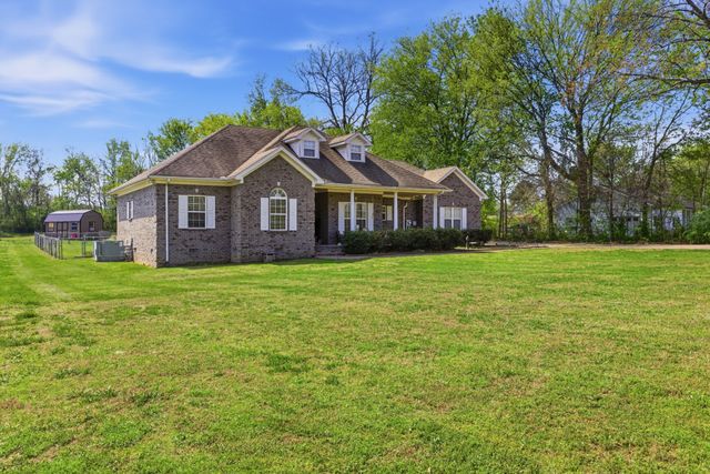 435 Long St, W, Mc Ewen, TN 37101