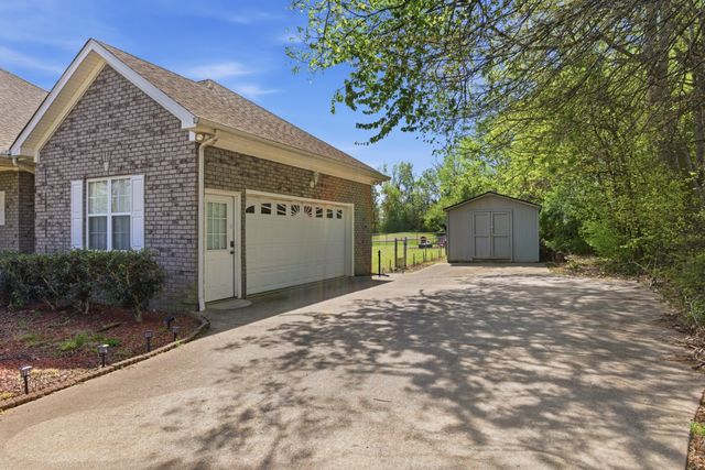 435 Long St, W, Mc Ewen, TN 37101