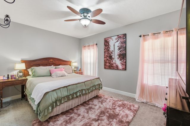 435 Long St, W, Mc Ewen, TN 37101