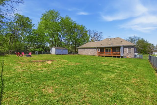 435 Long St, W, Mc Ewen, TN 37101