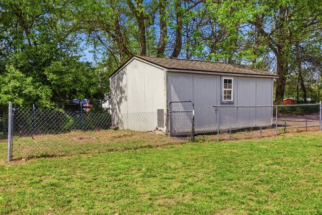 435 Long St, W, Mc Ewen, TN 37101
