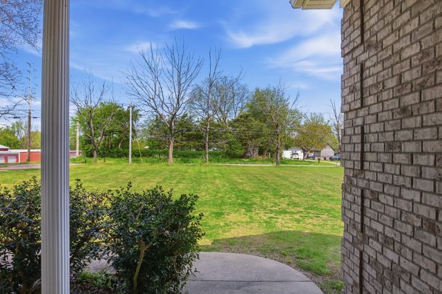 435 Long St, W, Mc Ewen, TN 37101