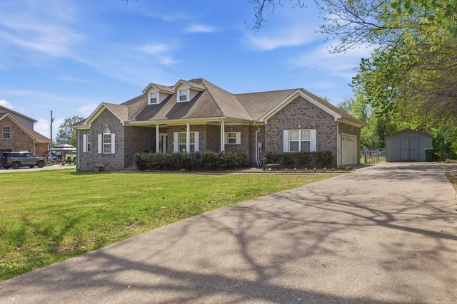 435 Long St, W, Mc Ewen, TN 37101