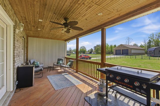 435 Long St, W, Mc Ewen, TN 37101