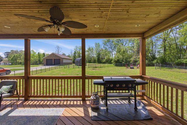 435 Long St, W, Mc Ewen, TN 37101