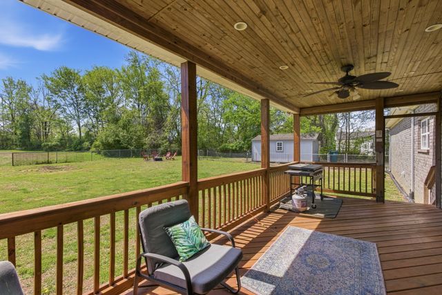 435 Long St, W, Mc Ewen, TN 37101
