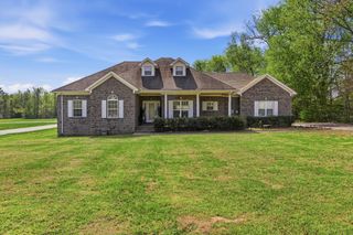 435 Long St, W, Mc Ewen, TN 37101