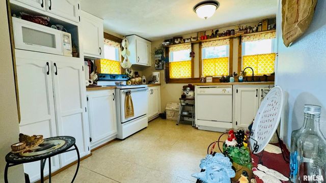 1104 W WEBSTER Street, Benton, IL 62812