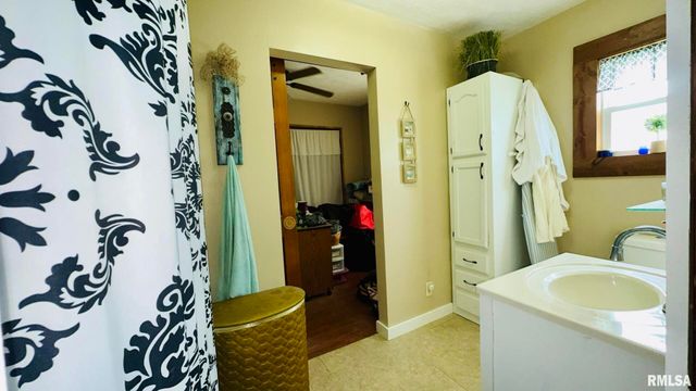 1104 W WEBSTER Street, Benton, IL 62812