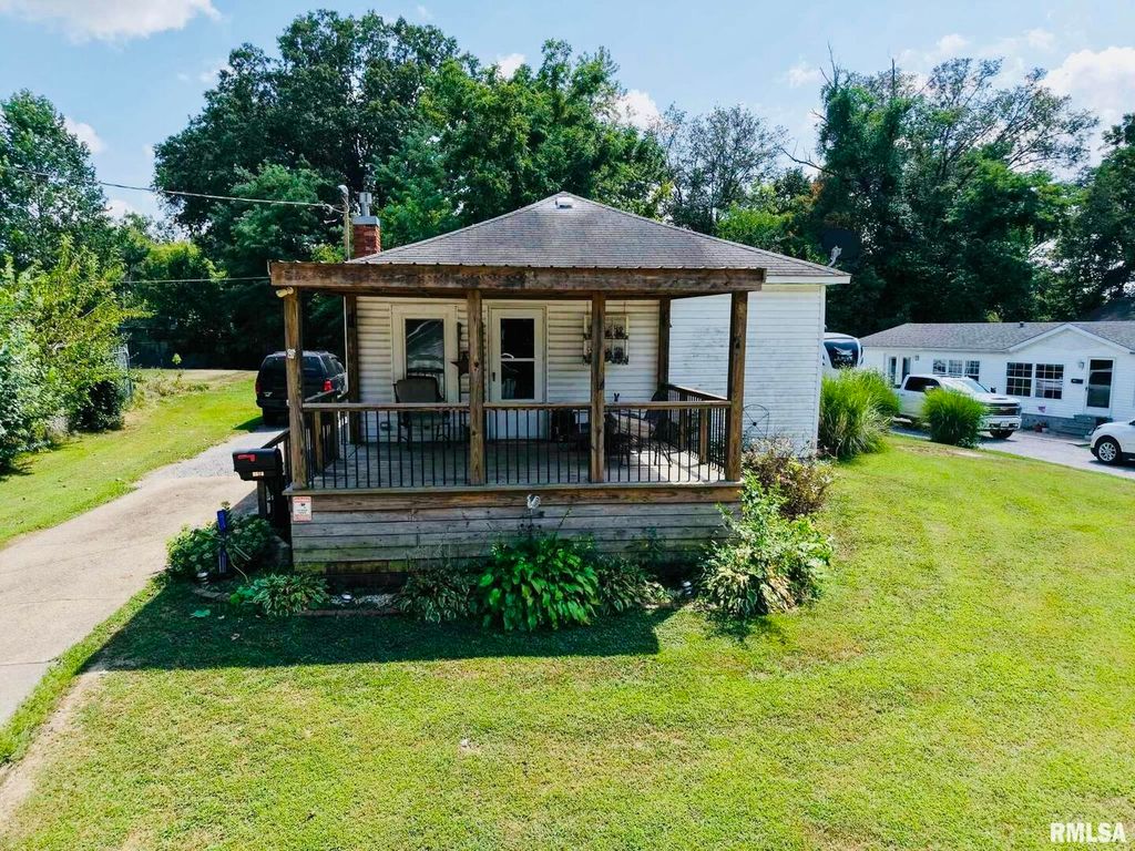 1104 W WEBSTER Street, Benton, IL 62812