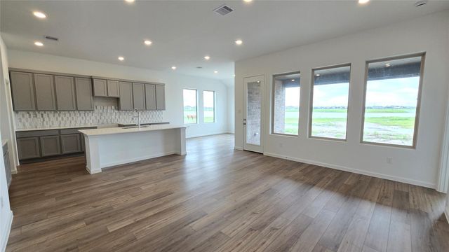 5502 Red Snapper Drive, Baytown, TX 77521