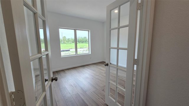 5502 Red Snapper Drive, Baytown, TX 77521