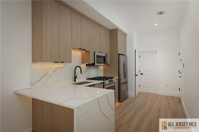 291 New York Avenue 3, Jersey City, NJ 07307