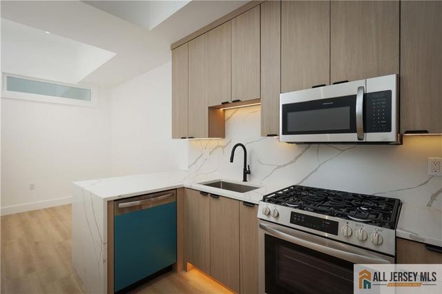 291 New York Avenue 3, Jersey City, NJ 07307