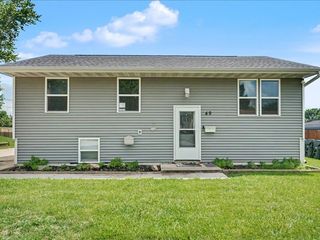 49 Devonwood Avenue SW, Cedar Rapids, IA 52404