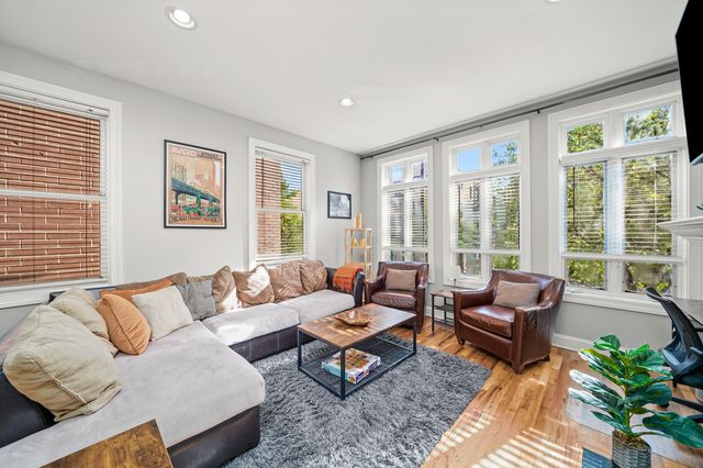 1636 W Warren Boulevard, Chicago, IL 60612