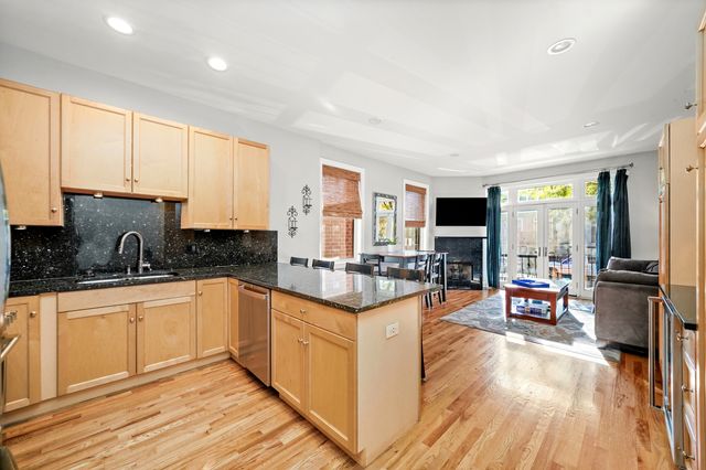 1636 W Warren Boulevard, Chicago, IL 60612