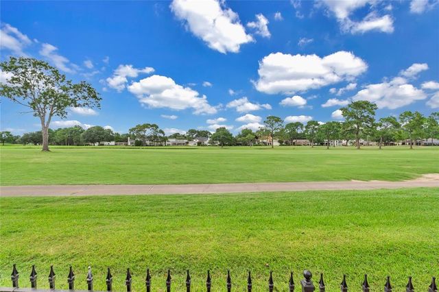7631 Ameswood Road, Houston, TX 77095