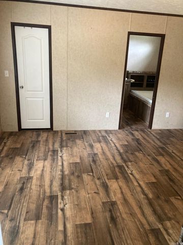 567 Daffodill, Romance, AR 72136