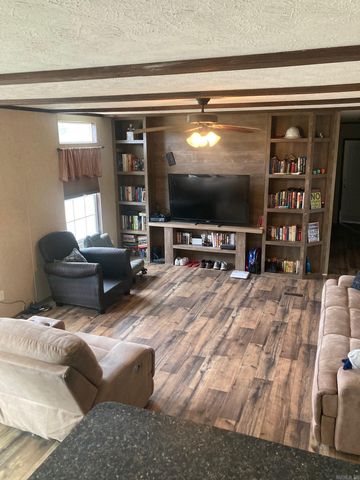 567 Daffodill, Romance, AR 72136