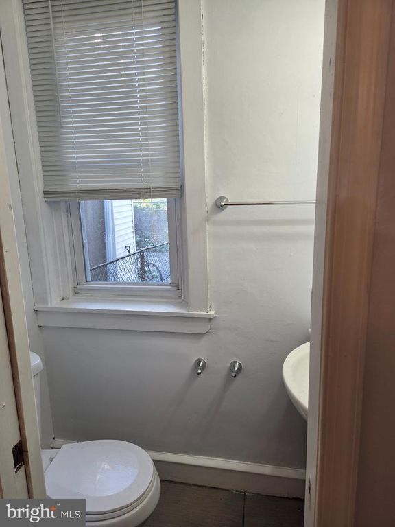 2345 E HAZZARD ST, PHILADELPHIA, PA 19125 — photo 2