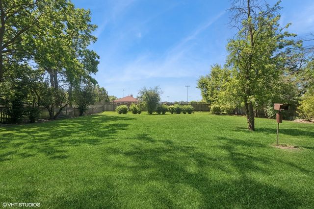 1288 Sunview Lane, Winnetka, IL 60093