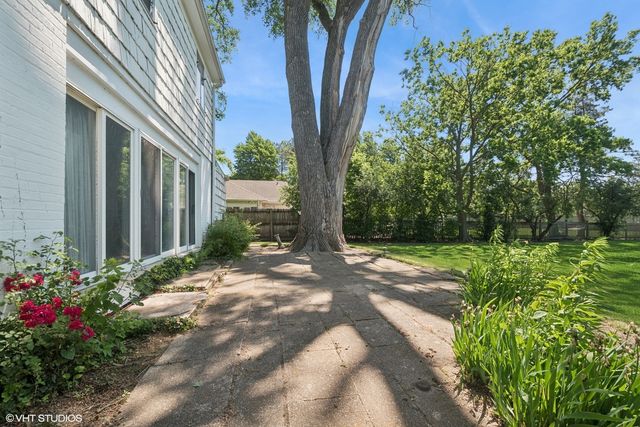 1288 Sunview Lane, Winnetka, IL 60093