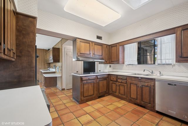 1288 Sunview Lane, Winnetka, IL 60093