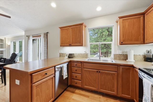6282 Kristen Ct, Nine Mile Falls, WA 99026