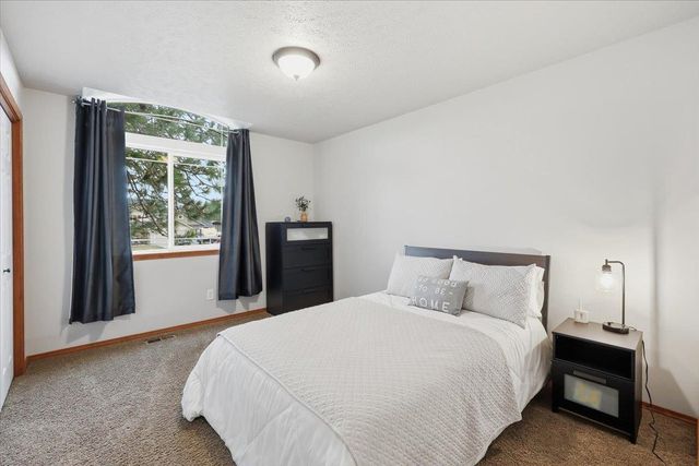 6282 Kristen Ct, Nine Mile Falls, WA 99026