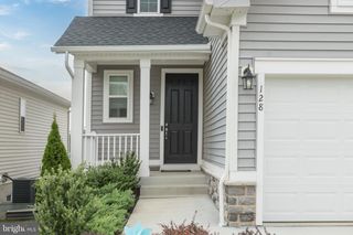 128 RAVEN OAKS DR, Winchester, VA 22602