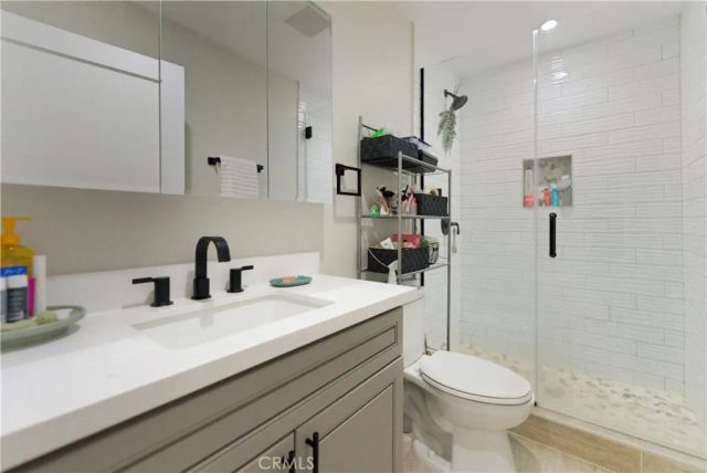 5075 Pickford, Los Angeles, CA 90019